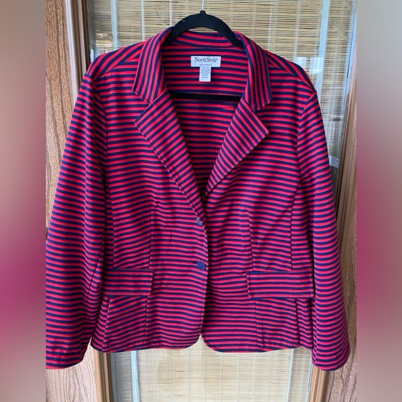 NorthStyle red and navy stripe blazer. - Picture 4 of 4